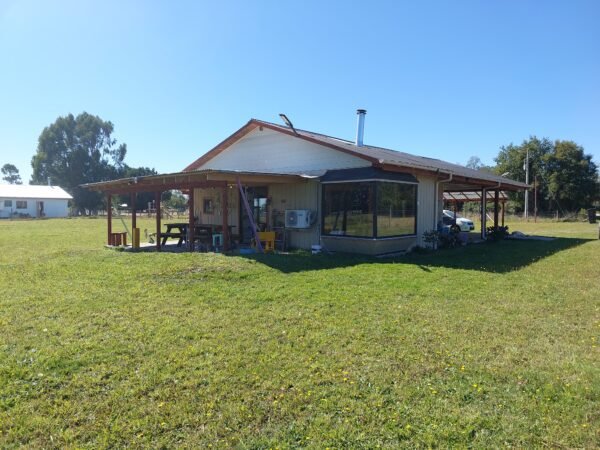 2 SE VENDE CASA EN PARCELA CON CABAÑAS, RIO BUENO