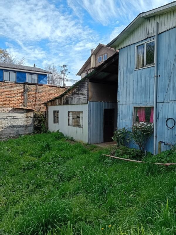 SE VENDE CASA CON DOS CABAÑAS,BARRIO CENTRAL, LA UNION