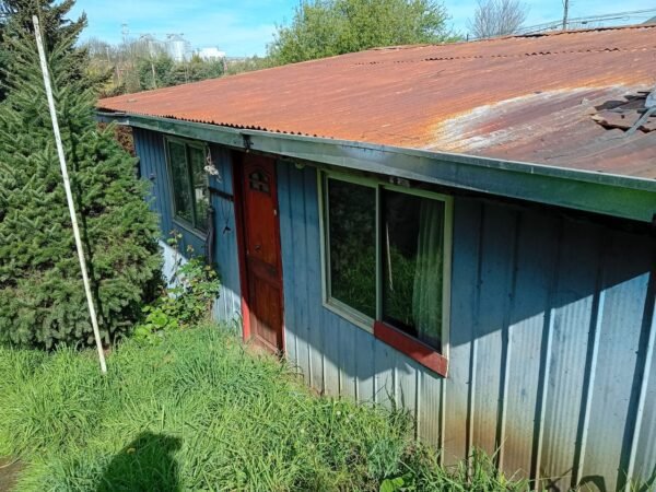SE VENDE CASA CON DOS CABAÑAS,BARRIO CENTRAL, LA UNION